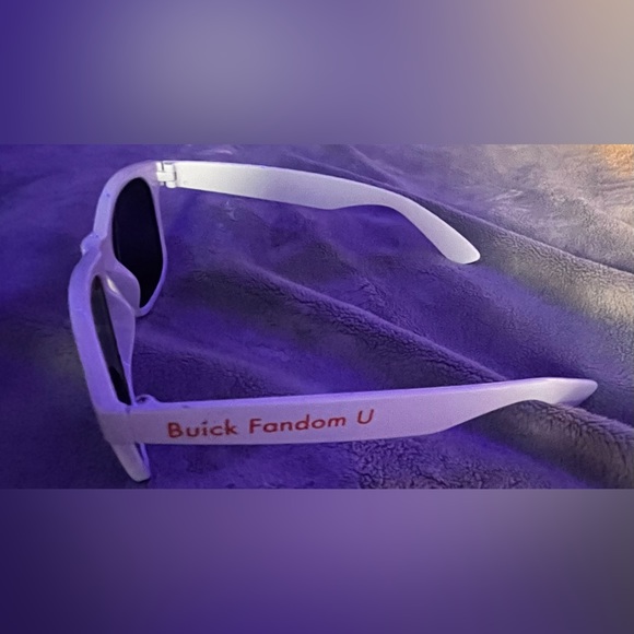 SUNGLASSES - Picture 2 of 2